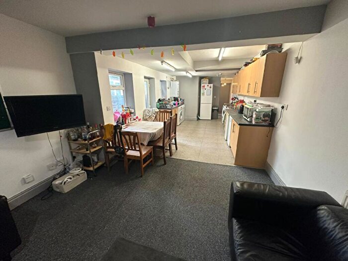 8 Bedroom House To Rent In Dawlish Road, Selly Oak, Birmingham, West Midlands, B29