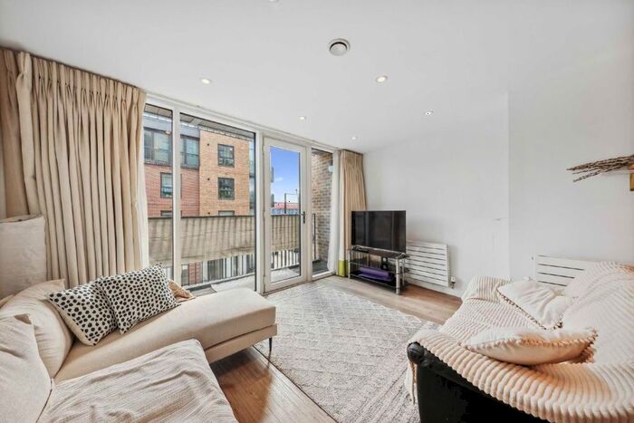 2 Bedroom Flat To Rent In Tooting Market, Tooting High Street, London, SW17