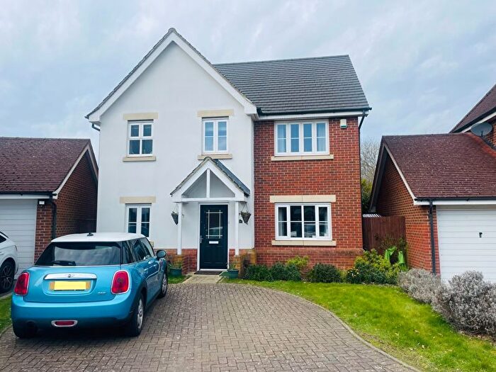 4 Bedroom Detached House To Rent In Wheatsheaf Close, Wokingham, RG41