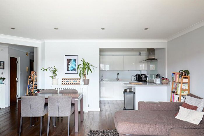2 Bedroom Flat For Sale In Riverside Plaza, Battersea, SW11