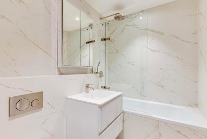 3 Bedroom Apartment To Rent In Gloucester Place, London, NW1