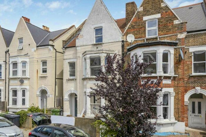 2 Bedroom Flat To Rent In Romola Road, Tulse Hill, SE24