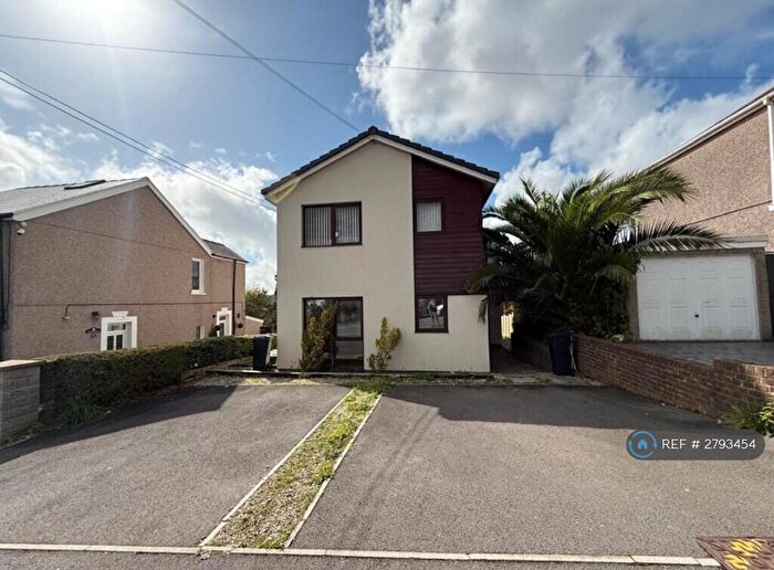 2 Bedroom Flat To Rent In Old Road, Neath, SA11