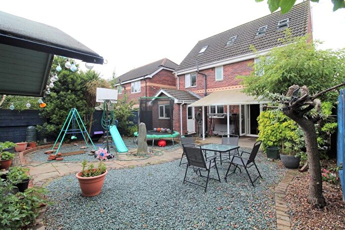 6 Bedroom Detached House For Sale In Kentmere Drive, Lakeside, Doncaster, DN4