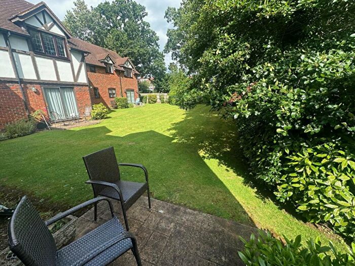 2 Bedroom Maisonette To Rent In Priory Field Drive, Edgware, HA8