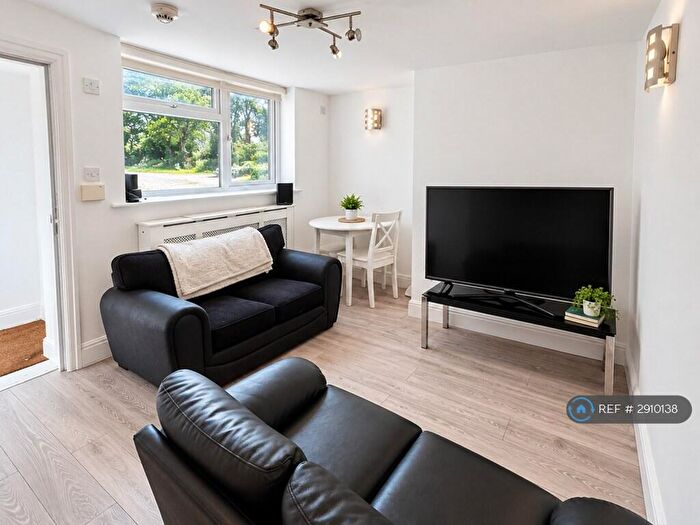 2 Bedroom Flat To Rent In Otley Road, Leeds, LS16