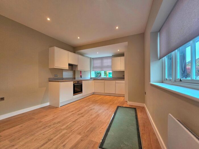 4 Bedroom Flat To Rent In Fortis Green, London, N2