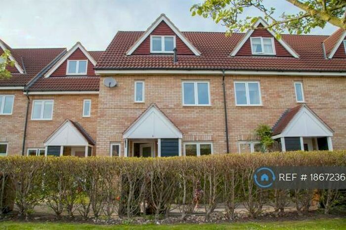 4 Bedroom Terraced House To Rent In Barnack Grove, Royston, SG8