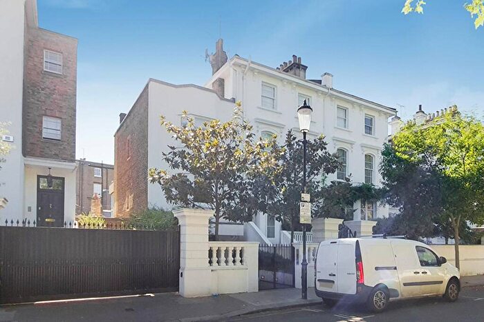 2 Bedroom Flat To Rent In Gilston Road, Chelsea, London, SW10