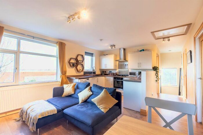 2 Bedroom Flat To Rent In Tunstall Avenue, Byker, NE6