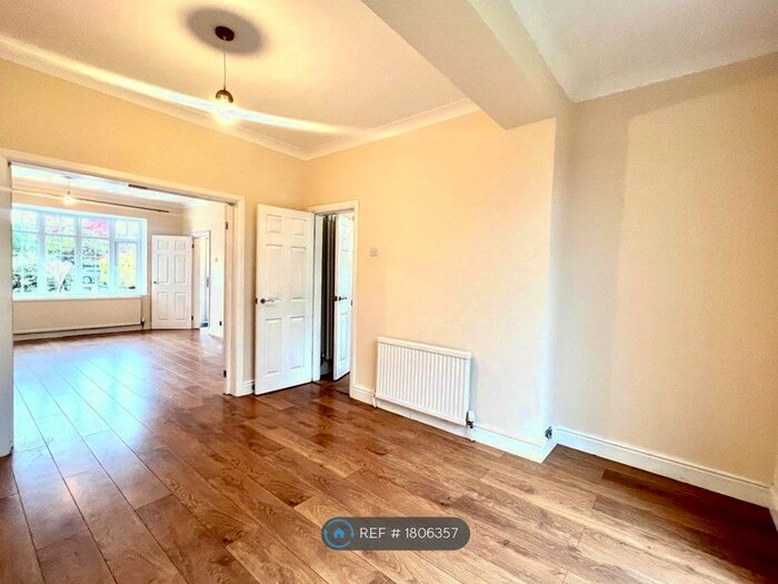 4 Bedroom Semi-Detached House To Rent In Cedar Park, Vicars Cross, Chester, CH3