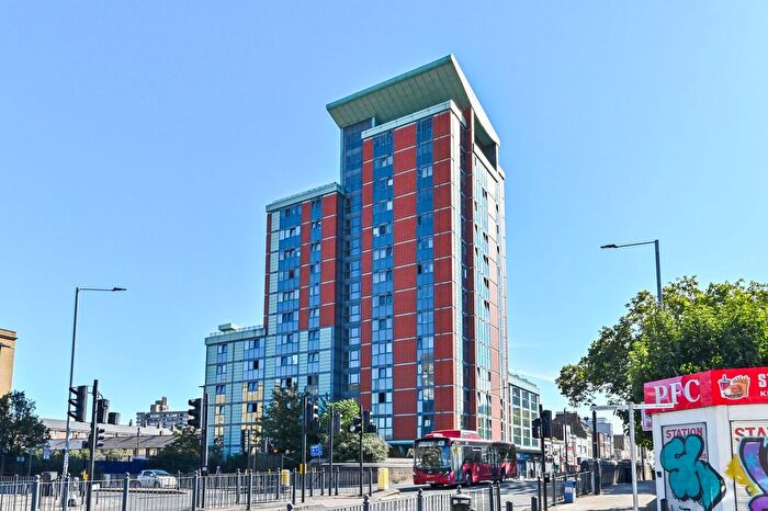 2 Bedroom Flat For Sale In Fusion Building, Canary Wharf, London, E14