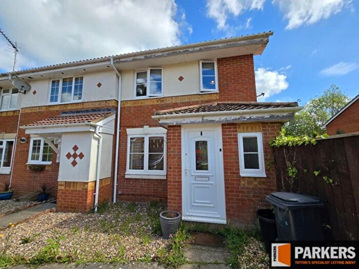 3 Bedroom Property To Rent In Fletcher Close, Dibden, SO45