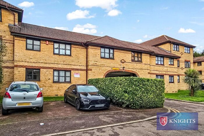 1 Bedroom Flat For Sale In Hickory Close, London, N9