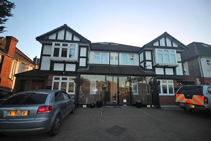 2 Bedroom Flat To Rent In Hilltop Gardens, London, NW4