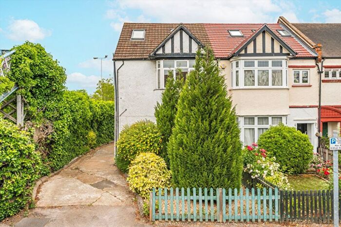 2 Bedroom Flat For Sale In Merton Hall Road, Wimbledon, SW19