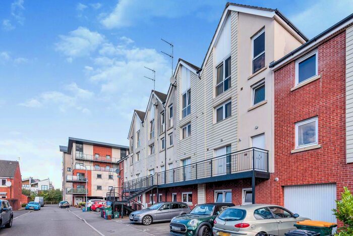 3 Bedroom Maisonette To Rent In Alicia Close, Newport, NP20