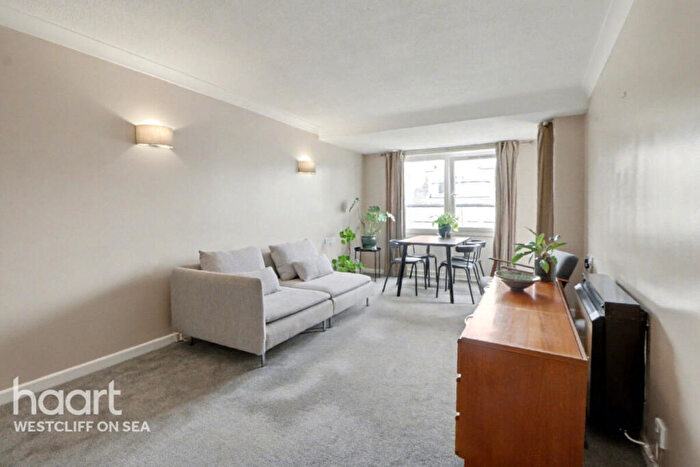 1 Bedroom Flat For Sale In Holland Road, Westcliff-On-Sea, SS0