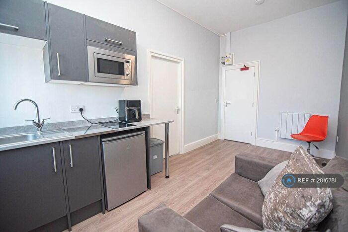 1 Bedroom Flat To Rent In Stile Common Road, Huddersfield, HD4