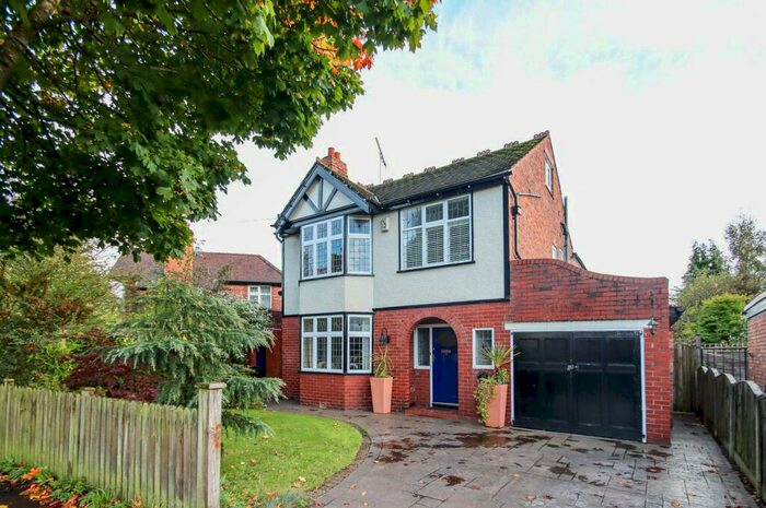 4 Bedroom Detached House To Rent In Moorlands Avenue, Urmston, Manchester, M41