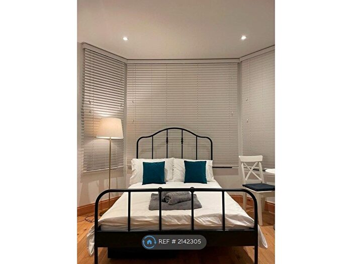 Studio To Rent In North Finchley, London, N12