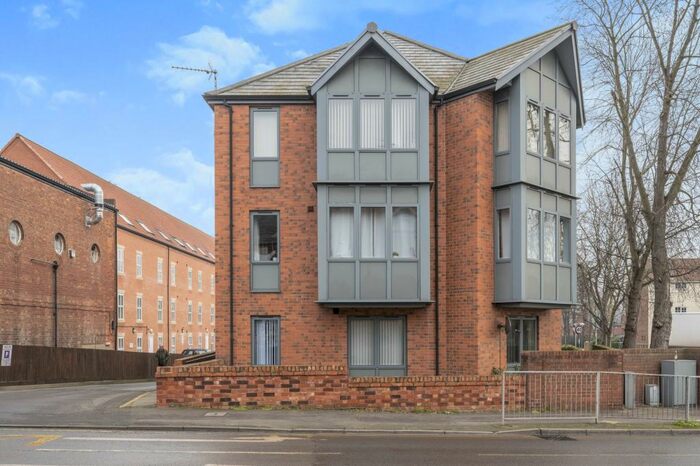 2 Bedroom Flat To Rent In Carolgate Court, Retford, Nottinghamshire, DN22