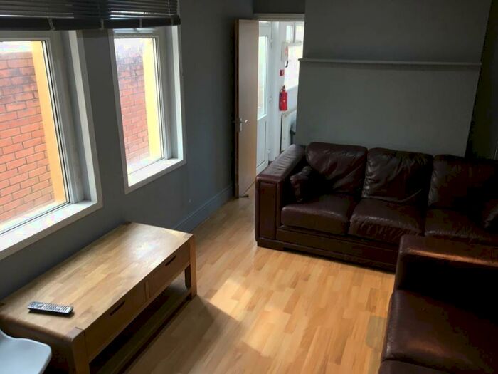 6 Bedroom House To Rent In Monthermer Road, Cathays, CF24