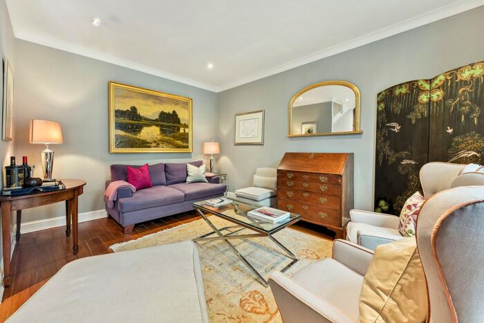 4 Bedroom Mews To Rent In Coleherne Mews, Chelsea, SW10