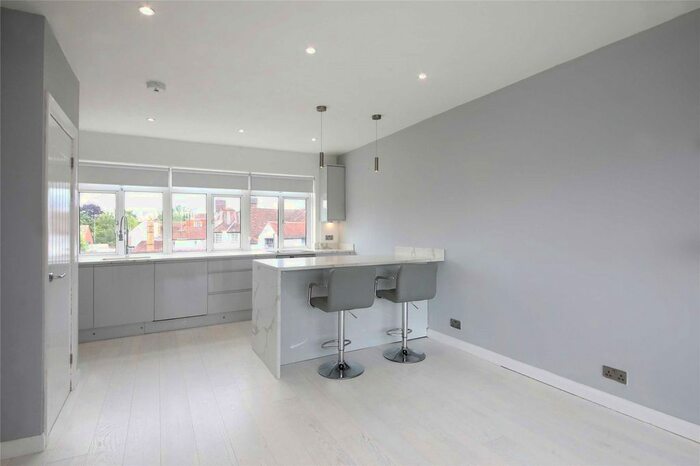 2 Bedroom Flat To Rent In Burkes Road, Beaconsfield, HP9