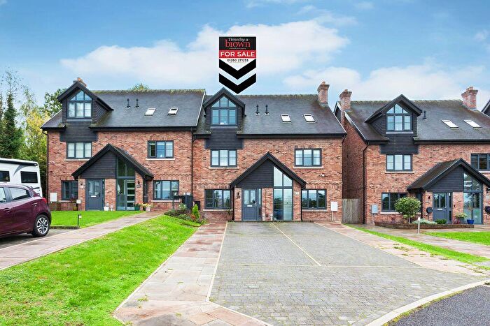 3 Bedroom Town House For Sale In Windsor Place, Congleton, CW12