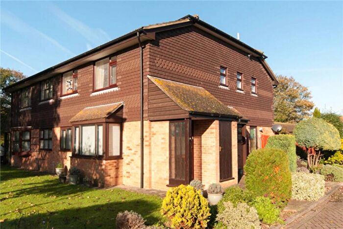 2 Bedroom Flat To Rent In Edenfield, Birchington, CT7