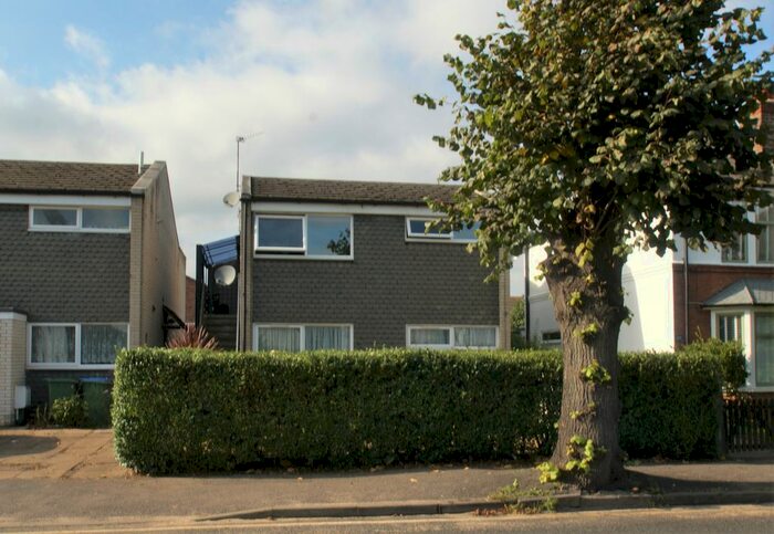 1 Bedroom Flat To Rent In Molesey Road, Hersham, Surrey, KT12