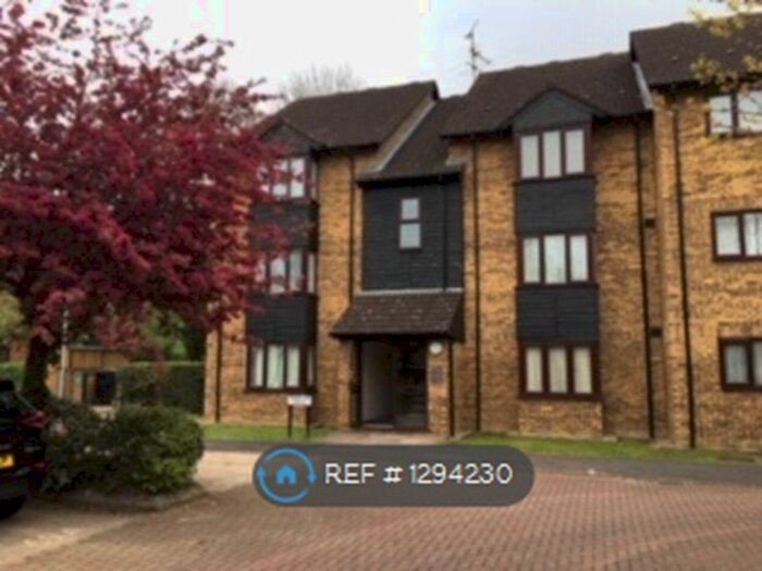 Studio To Rent In Turnpike Lane, Uxbridge UB10