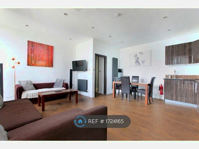 2 Bedroom Flat To Rent In Houghton Square, London, SW9