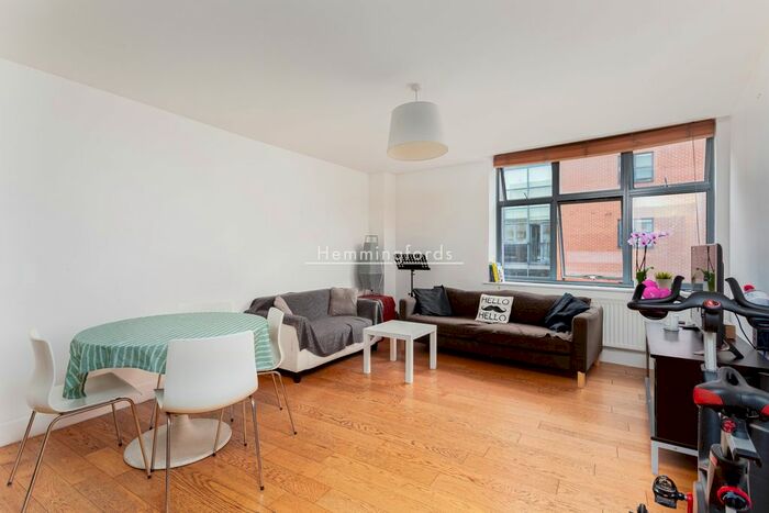 3 Bedroom Flat To Rent In Curtain Road, Shoreditch, EC2A