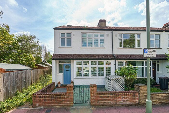 4 Bedroom End Terrace House For Sale In Colesburg Road, Beckenham, BR3