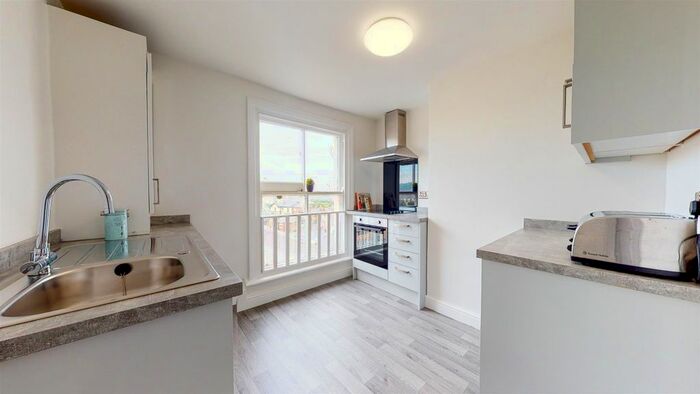 2 Bedroom Flat To Rent In Ramshill Road, Scarborough, YO11