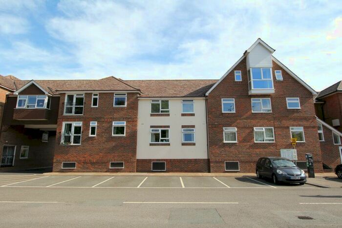 1 Bedroom Apartment To Rent In Market Square, Alton, Hampshire, GU34