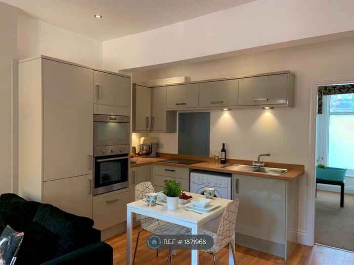 2 Bedroom Flat To Rent In Western Bank, Sheffield, S10