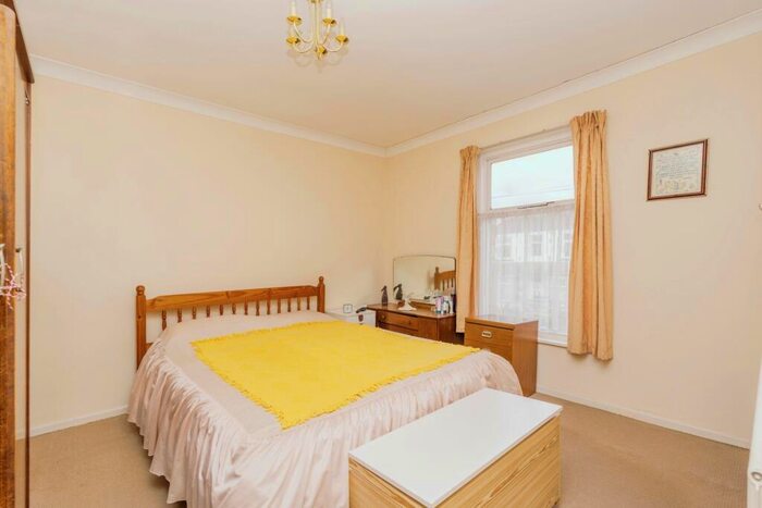 2 Bedroom Semi-Detached House For Sale In Shirley Park Road, Southampton, Hampshire, SO16