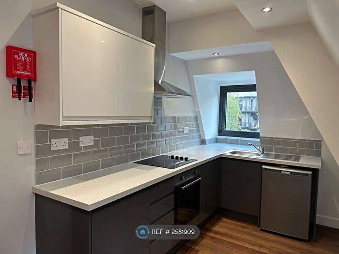 2 Bedroom Flat To Rent In Hanover Square, Leeds, LS3