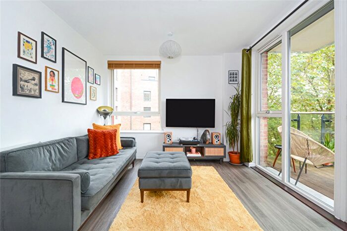 1 Bedroom Flat For Sale In Troubridge Square, Walthamstow, London, E17