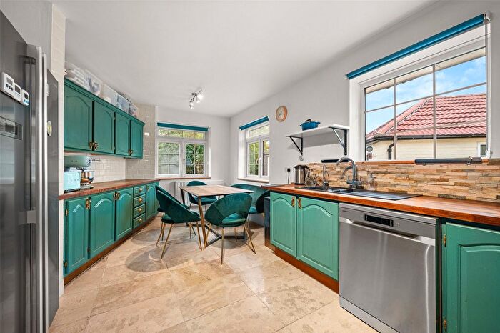 3 Bedroom Bungalow For Sale In Hilltop Road, Earley, Reading, Berkshire, RG6