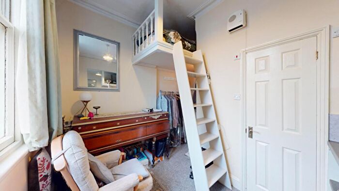 Studio To Rent In First Avenue, Hove, BN3