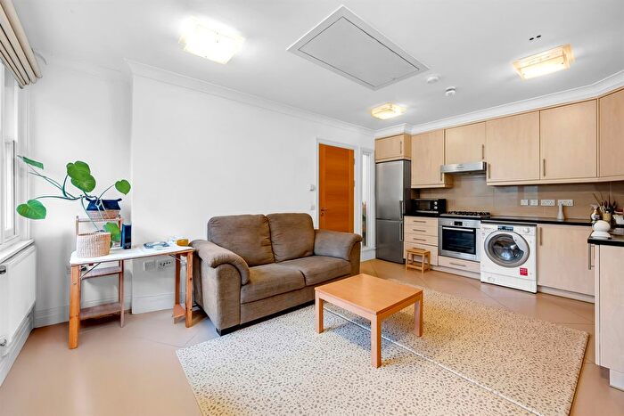 2 Bedroom Flat To Rent In Mattock Lane, W5
