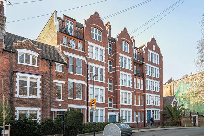 3 Bedroom Flat For Sale In Cormont Road, London, SE5