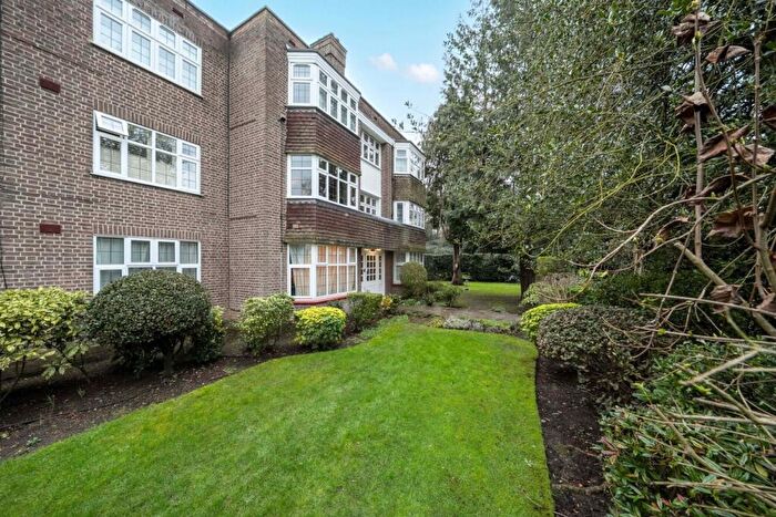 3 Bedroom Flat To Rent In Imber Close, Esher, Surrey, KT10