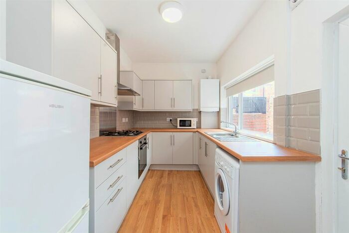 2 Bedroom Flat To Rent In Doncaster Road, Sandyford, Newcastle Upon Tyne, NE2