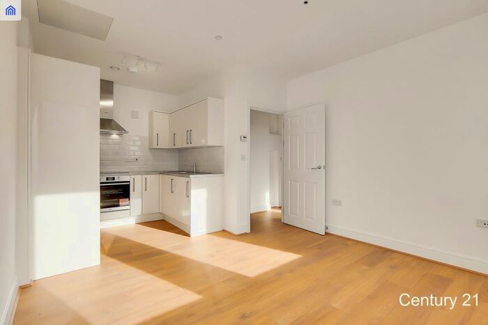 1 Bedroom Flat To Rent In Wakering Road, Barking, IG11