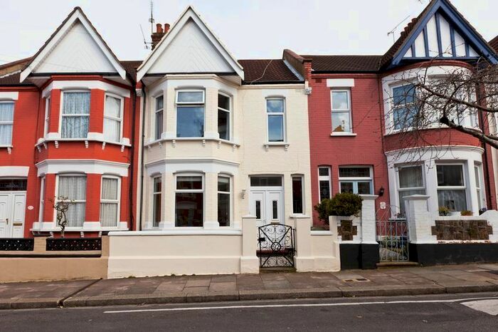 3 Bedroom Terraced House To Rent In Silverdale Avenue, Westcliff-On-Sea, SS0